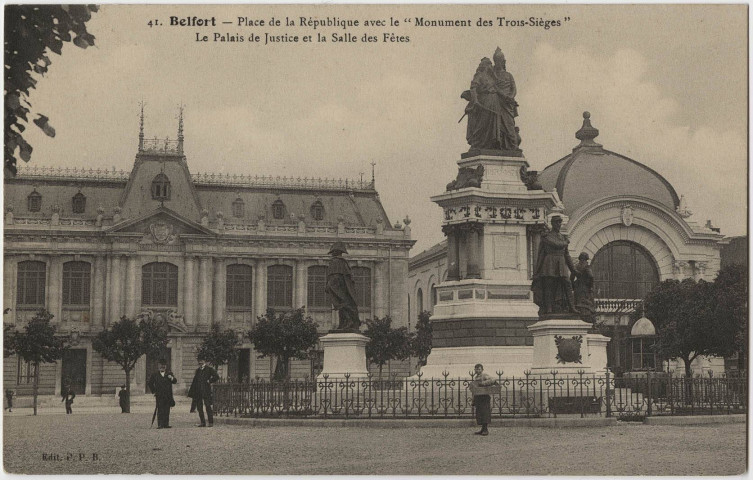 Belfort, place de la République avec le Monument des Trois-Sièges, le Palais de Justice et la Salle des fêtes.