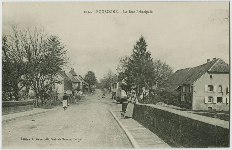 Bourogne, la rue principale.