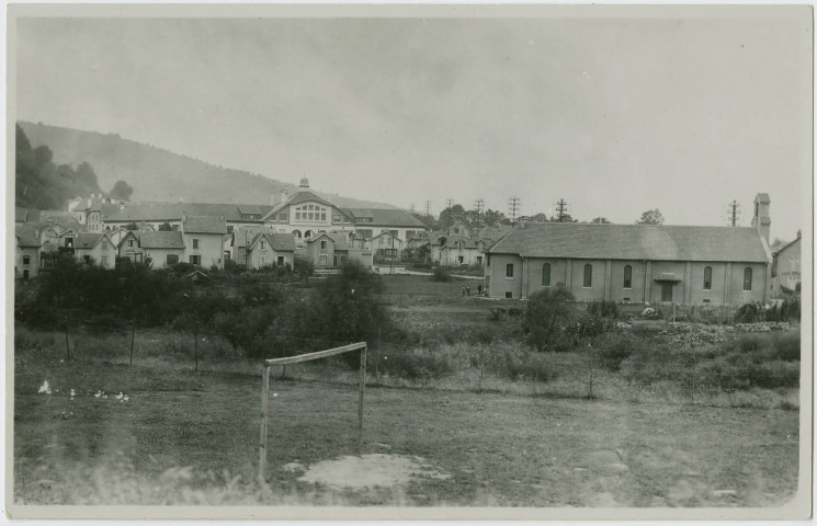 [Belfort, école Georges Aubert et église Sainte-Thérèse du Mont avant reconstruction].