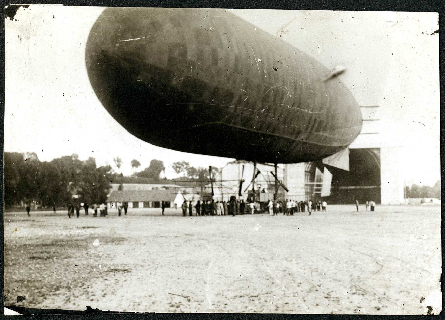 Belfort, Centre aéronautique militaire, Champ-de-Mars (Parc-à-Ballons), le grand hangar à dirigeables, 1918.