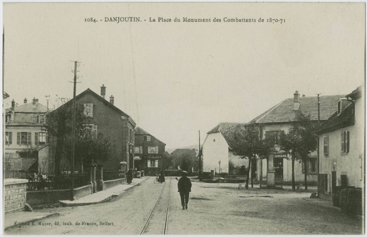 Danjoutin, la place du monument des combattants de 1870-71.