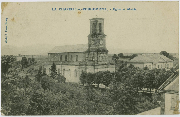 Lachapelle-sous-Rougemont, église et mairie.