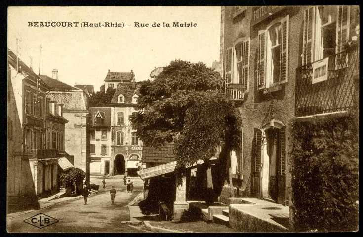 Beaucourt, la rue de la Mairie.