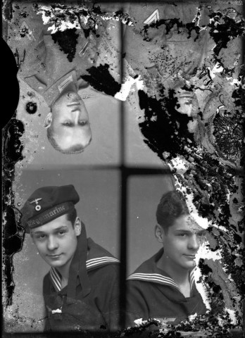 Quadruple cliché d'un jeune soldat de la Kriegsmarine : plaque de verre 13x18 cm.
