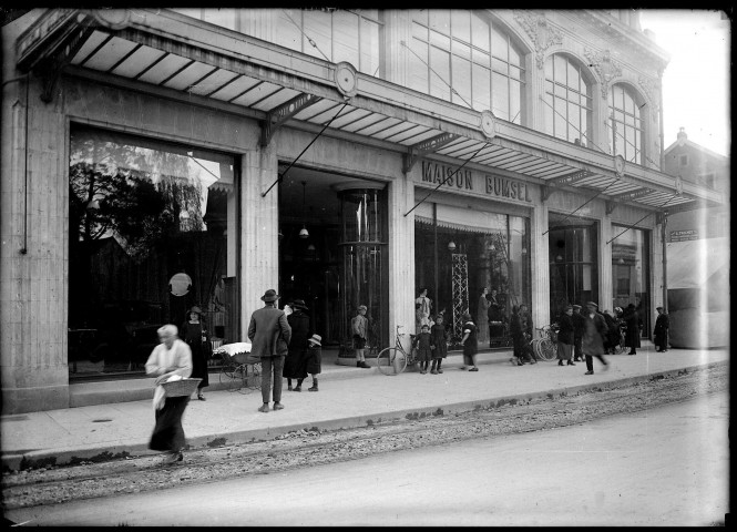 Belfort, Maison Bumsel, grand magasin de nouveautés libre service, 24 à 32 faubourg de France. Plaque de verre 13x18 cm.