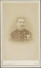 Officier du 42e régiment d'infanterie de ligne, épaulettes à franges souples, décoré de 2 distinctions.
