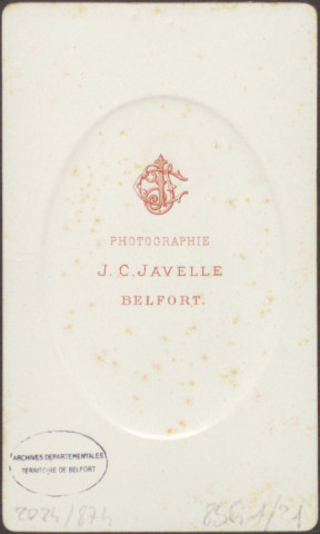 Officier du 42e régiment d'infanterie de ligne, épaulettes à franges souples, décoré de l'Ordre de la Légion d'Honneur (grade : Chevalier ; République).