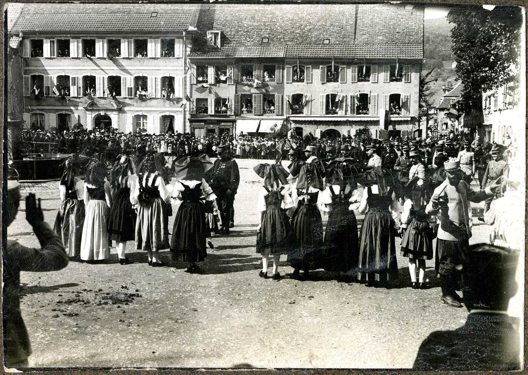 Masevaux, la Grand-place, célébration de la fête nationale française, le [14 juillet 1915].