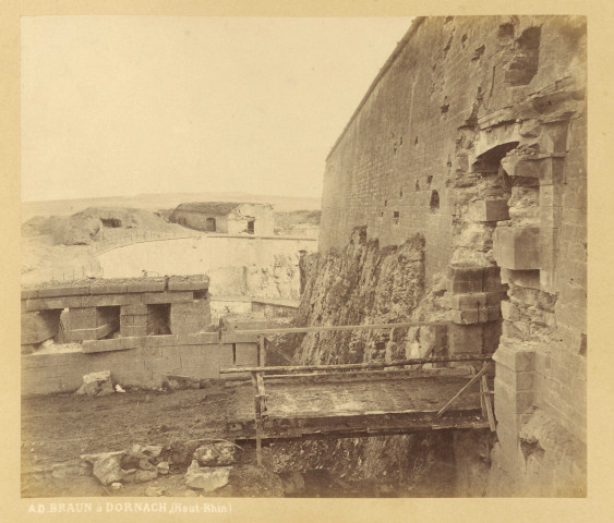 Belfort, la porte du château, v. 1871-1872.