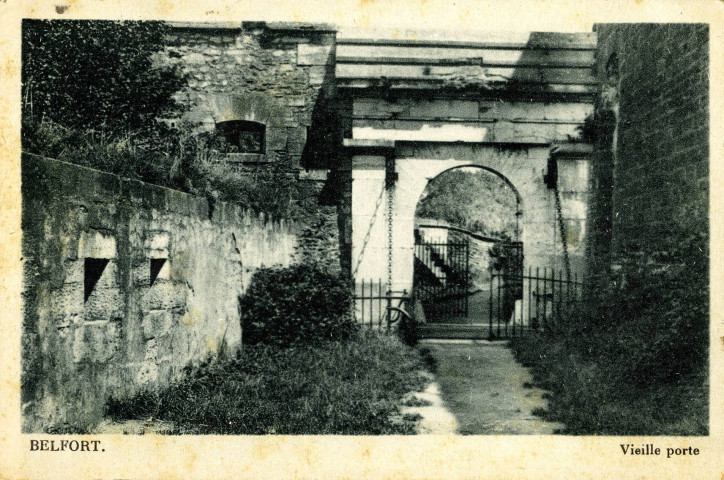 Belfort, vieille porte au pied du château