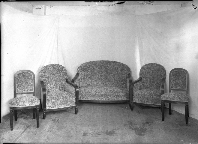 Ensemble canapé en tissu, fauteuils chaises, cinq pièces : négatif souple 12,6x17,6 cm.