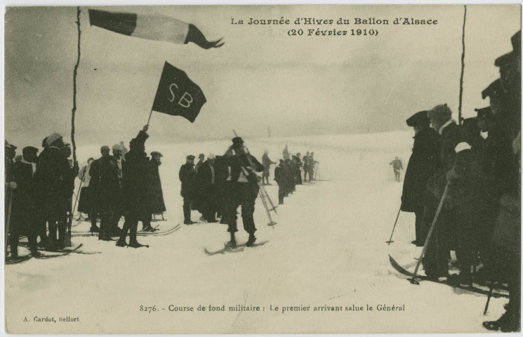 La journée d'hiver du Ballon d'Alsace (20 février 1910), course de fond militaire, le premier arrivant salue le général.