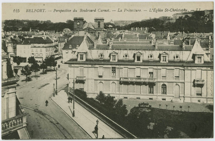 Belfort, perspective du boulevard Carnot, la préfecture, l'église St-Christophe.