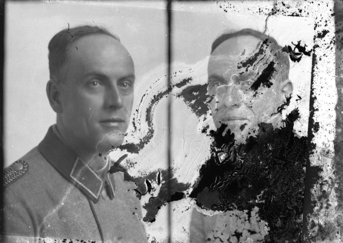 Double cliché d'un soldat avec képi : plaque de verre 13x18 cm.