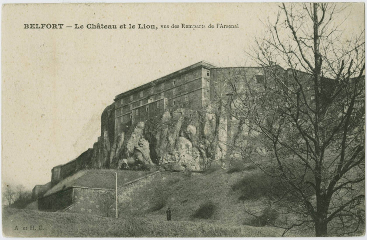 Belfort, le château et le Lion, vue des remparts de l'Arsenal.