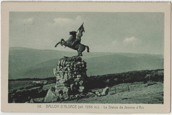 Ballon d'Alsace (alt. 1256 m.), la statue de Jeanne d'Arc.