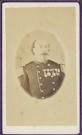 Officier d'infanterie de ligne, épaulettes à franges souples, décoré de l'Ordre de la Légion d'Honneur (grade : chevalier ; Empire) et de 4 autres distinctions.