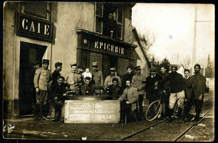 Belfort, épicerie Cale, groupe de cheminots militaires du Ch. FC.