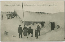 La neige au Ballon d'Alsace, la Jumenterie, entrée de la ferme par un corridor pratiqué dans la neige.