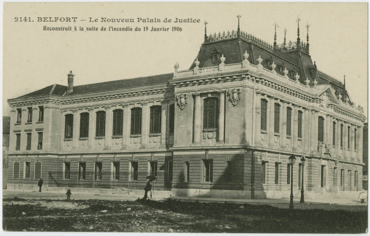 Belfort, le nouveau palais de Justice, reconstruit à la suite de l'incendie du 19 janvier 1906.
