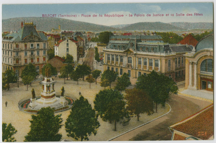 Belfort (Territoire), place de la République, le Palais de Justice et la Salle des fêtes.
