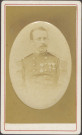 Officier du 42e régiment d'infanterie de ligne, épaulettes à franges souples, décoré de l'Ordre de la Légion d'Honneur (grade : chevalier ; Empire) et 2 autres distinctions.