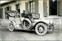 Belfort, Parc aéronautique militaire n°9, Champ-de-Mars (Parc-à-Ballons), bâtiment C, hangars aux aéroplanes, militaires en voiture.