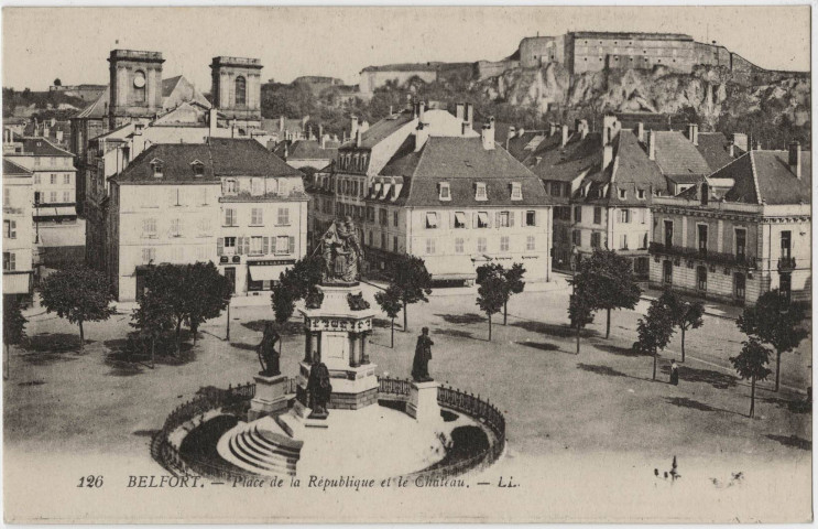 Belfort, place de la République et le château.
