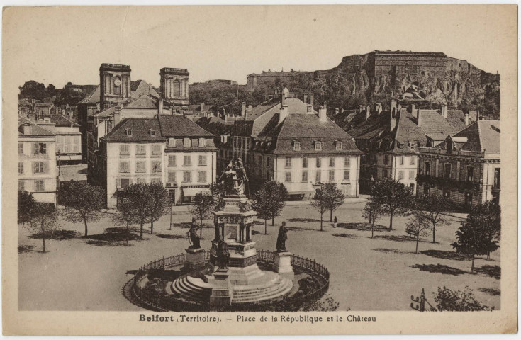 Belfort (Territoire), place de la République et le château.