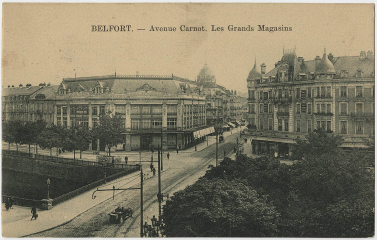 Belfort, avenue Carnot, les grands magasins.