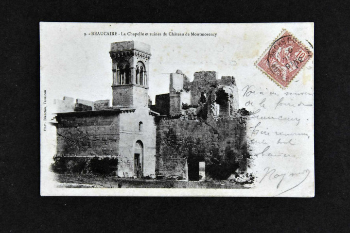 Beaucaire, la chapelle et ruines du château de Montmorency.