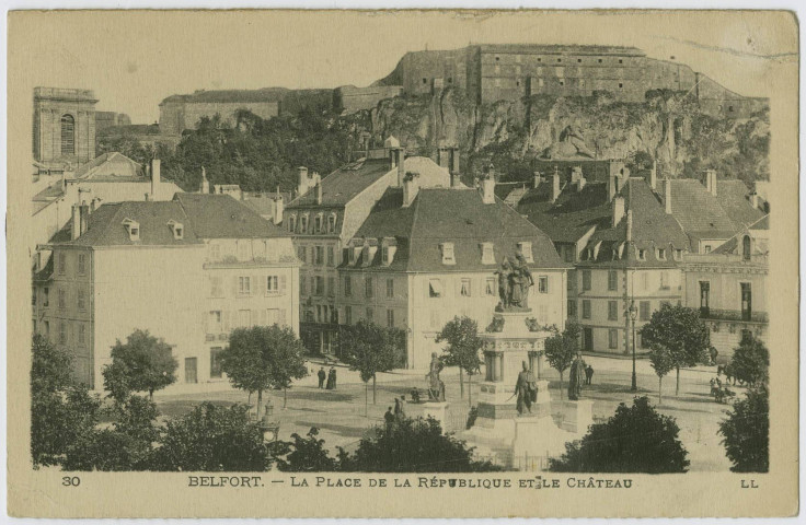 Belfort, la place de la République et le château.