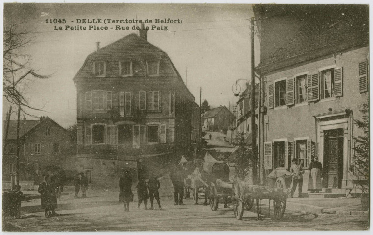 Delle (Territoire de Belfort), la petite place, rue de la Paix.