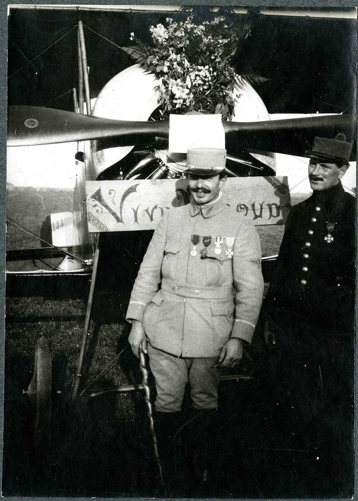 Fontaine, terrain aéronautique militaire, le sous-lieutenant Adolphe Pégoud, le 11 juillet 1915.