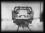 Vue arrière d'un wagon. Une inscription sur l'arrière du wagon V V R.9100.
