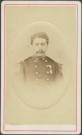 Officier du 42e régiment d'infanterie de ligne, épaulettes à franges souples, décoré de l'Ordre de la Légion d'Honneur (grade : chevalier ; République).