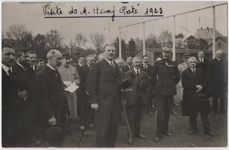 Belfort, rue Victor Hugo, fêtes de l'enseignement et des sports, visite officielle d'Henry Paté, haut commissaire du gouvernement.
