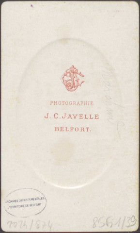 Officier du 42e régiment d'infanterie de ligne, épaulette à franges souples et contre épaulette droite.