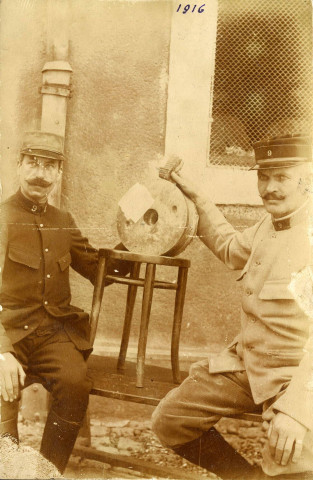 Belfort, culot d'un obus tombé lors du bombardement du 23 juillet 1916