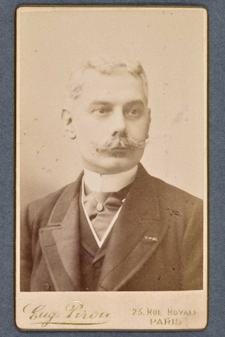 Paris (IVe arrt), rue Saint-Antoine.