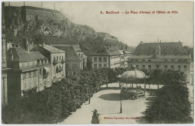 Belfort, la place d'Armes et l'Hôtel-de-Ville.