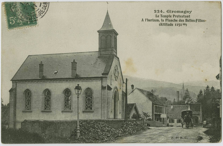 Giromagny, le temple protestant, à l'horizon la Planche des Belles-filles (Altitude de 1151 m).