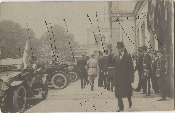 Belfort, grandes fêtes des 2,3,4 juillet 1920, cérémonie de la remise de la Croix de guerre à la ville de Belfort, départ du maréchal Pétain et de la délégation officielle depuis la gare pour la préfecture.