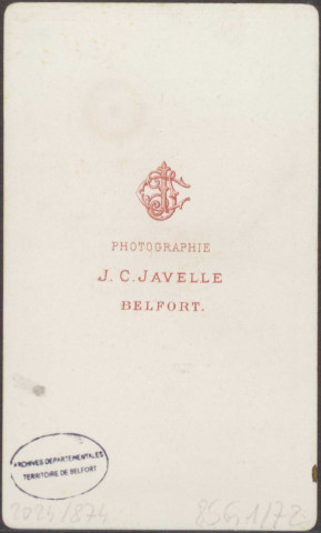 Officier d'infanterie de ligne, décoré d'une distinction.