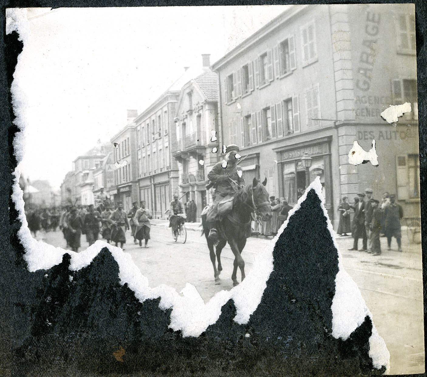 Belfort, faubourg des Vosges [avenue Jean-Jaurès], le défilé de la Division marocaine, le 16 juillet 1915.