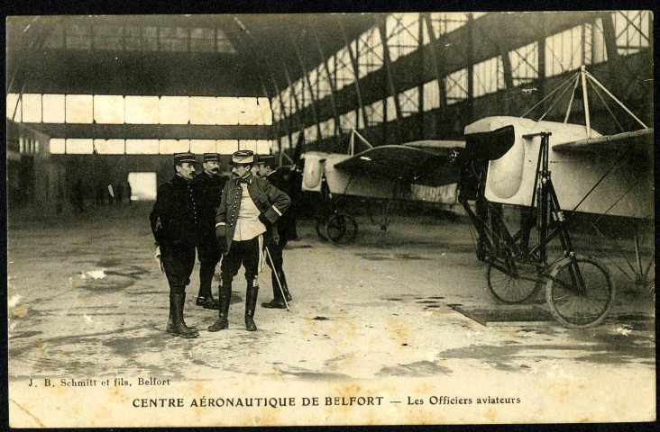 Belfort, centre aéronautique, les officiers aviateurs.