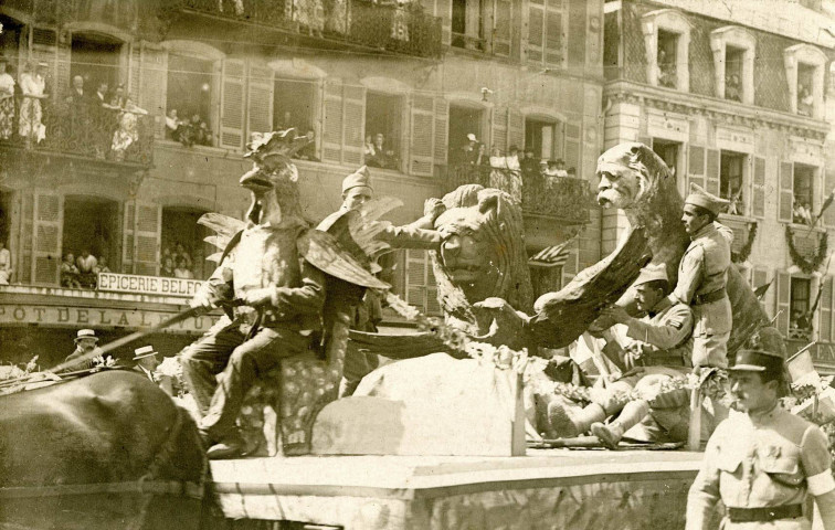 [Belfort, grandes fêtes patriotiques des 15, 16, 17 août 1919]. Char du Lion terrassant l'aigle germanique.