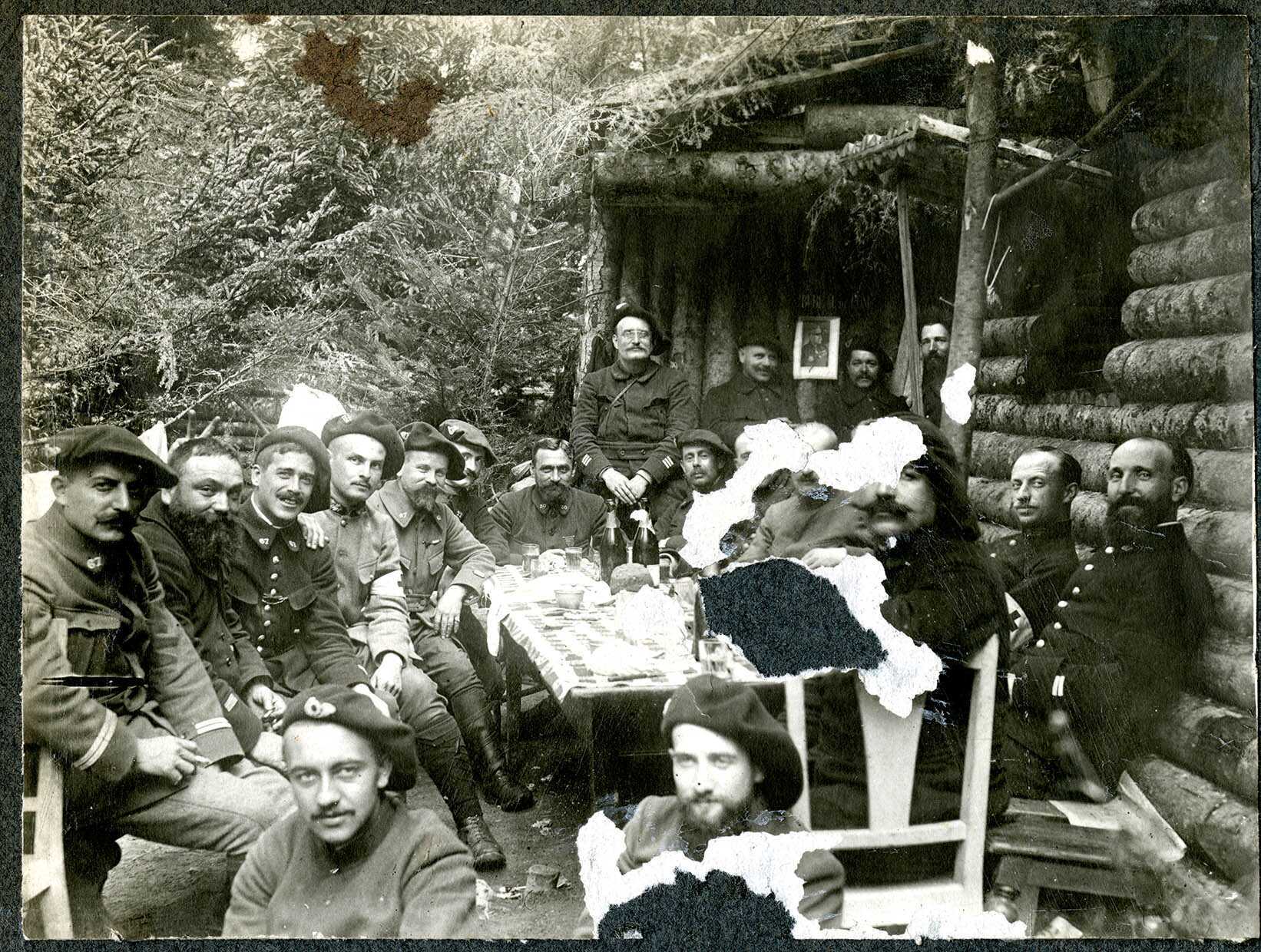 Front d'Alsace, un groupe de chasseurs alpins du 67 e Bataillon Alpin (BCA) et de chasseurs à pied du 30 e Bataillon (BCP).