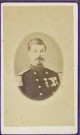 Officier d'infanterie de ligne, épaulettes à franges souples, décoré de 3 distinctions.