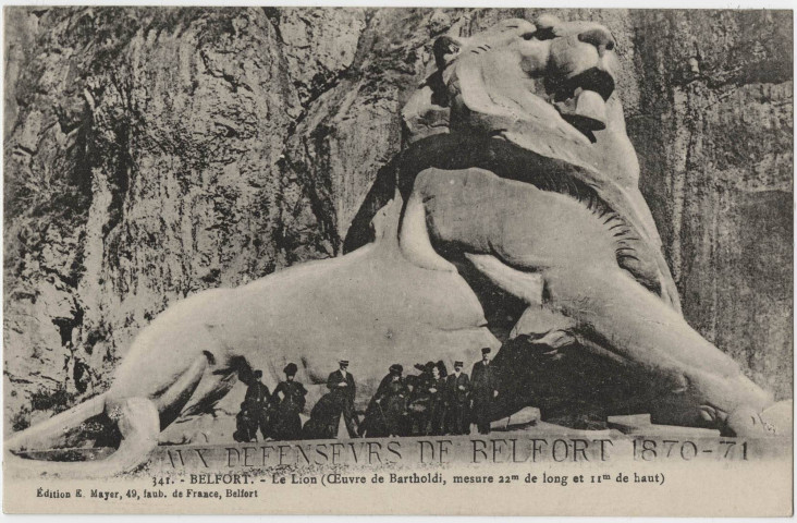 Belfort, le Lion (œuvre de Bartholdi, mesure 22m de long et 11m de Haut).